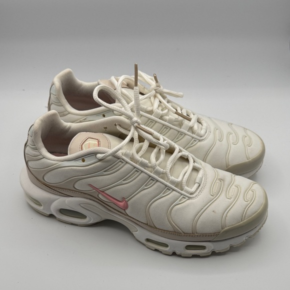 Nike Sneakers - Women's 10 - Picture 1 of 4